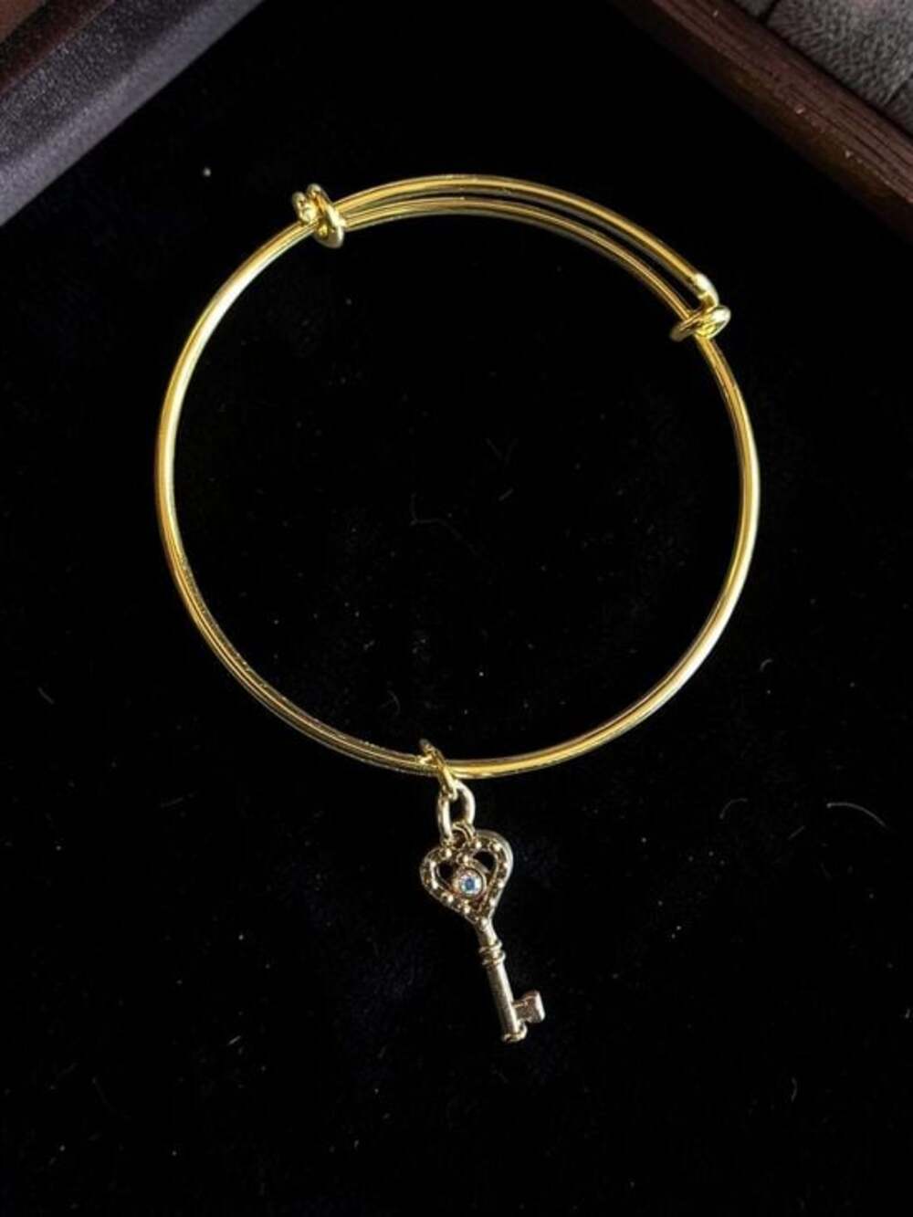 Handmade Gold Expandable Wire Bangle Bracelet Heart Key Charm New